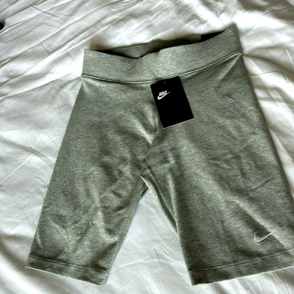 NIKE Women's Mid-Rise 10" Biker Shorts